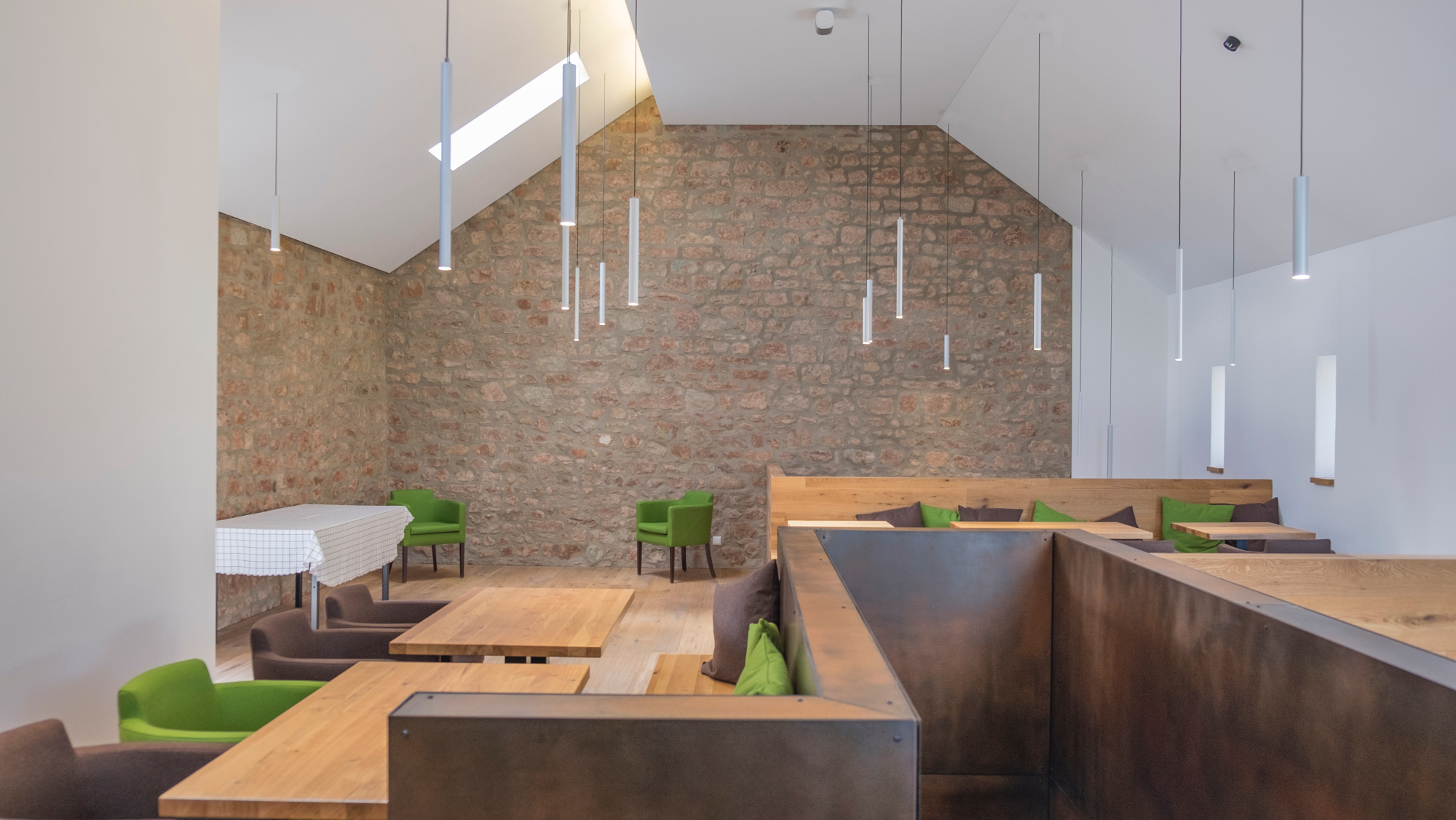 Copyright : coeba Kuuscht - restauration et transformation d'une grange en boulangerie + salon de thé