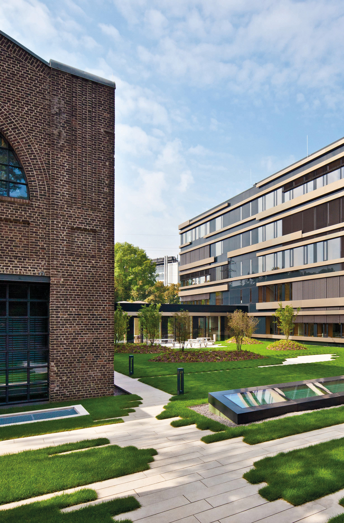 Copyright : Steve Troes ENOVOS HEADQUARTERS