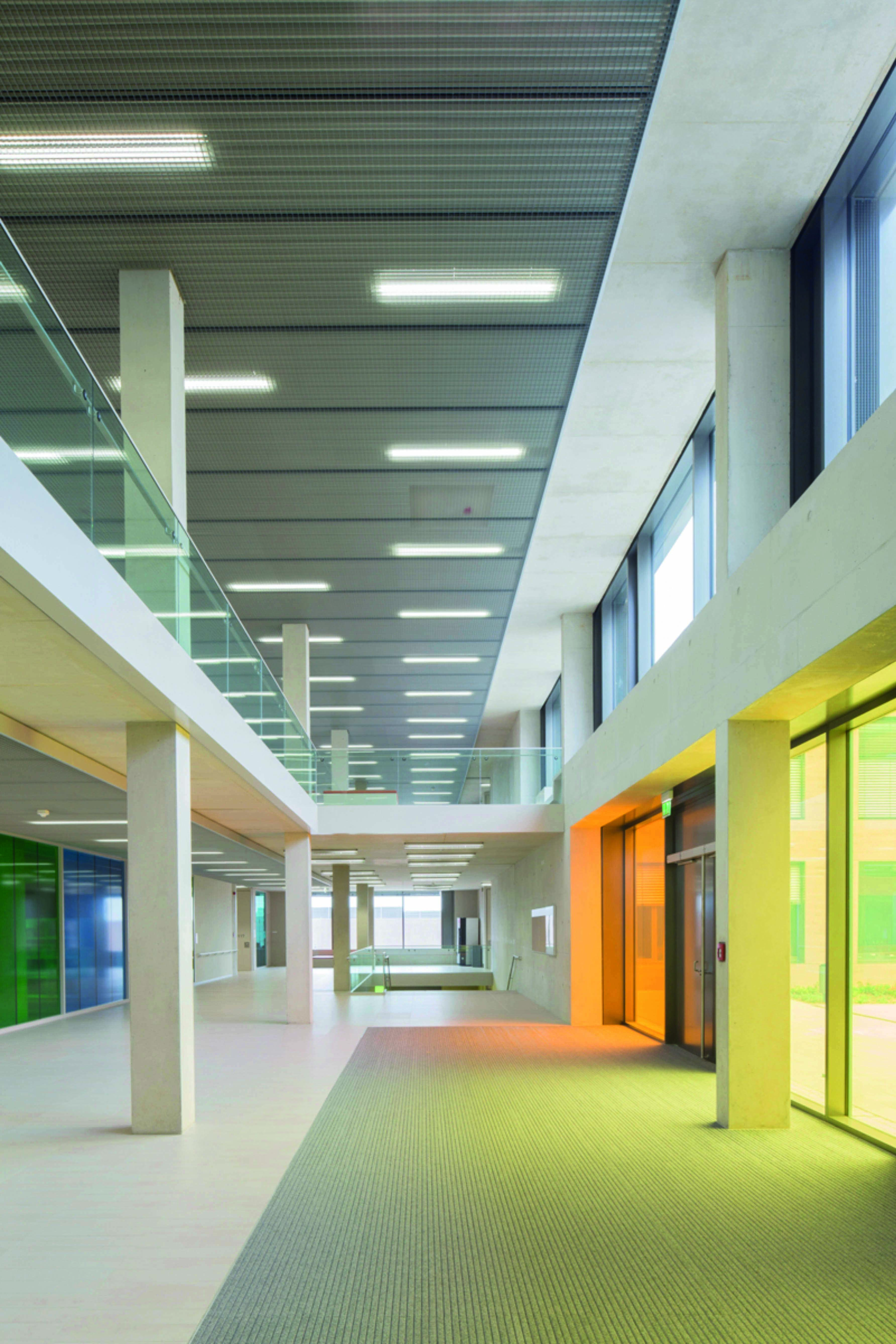 ÉCOLE EUROPÉENNE LUXEMBOURG II, ÉCOLE MATERNELLE ET HALL DE SPORT