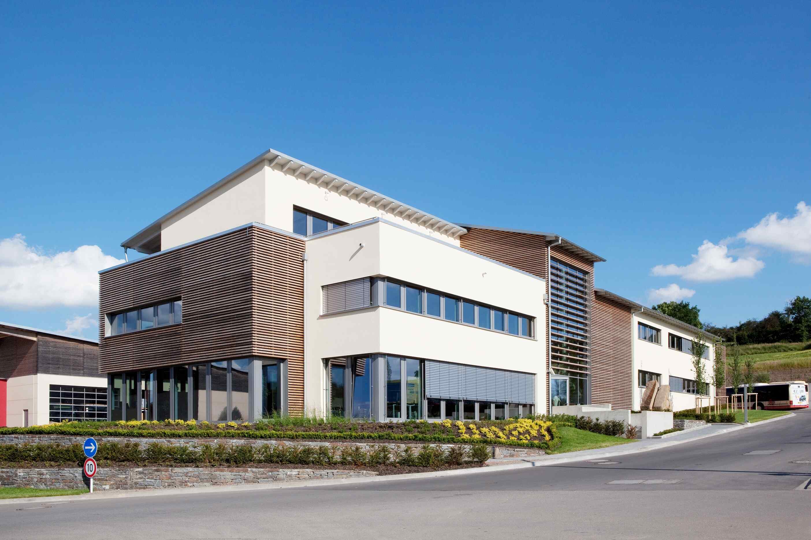 TEAM31 Architectes image Garages pour bus et bâtiment administratif Emile Weber