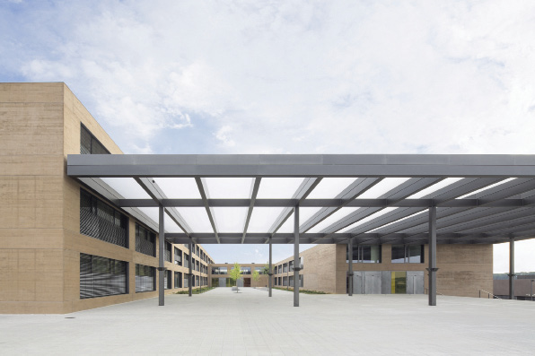 École européenne Luxembourg II, école maternelle et hall de sport